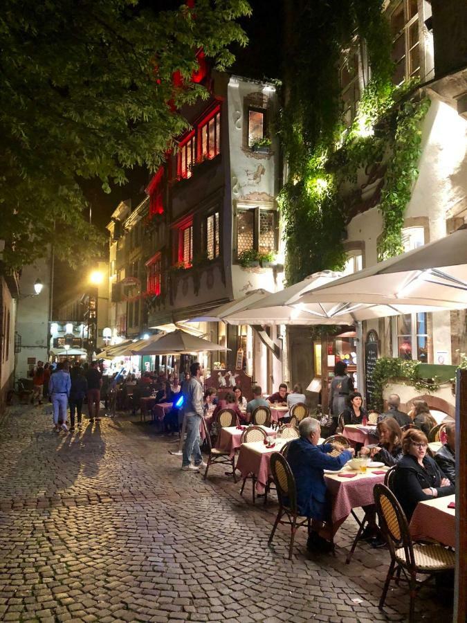 Grand 3 Pieces Stationnement Gratuit Dans La Rue Estrasburgo Exterior foto
